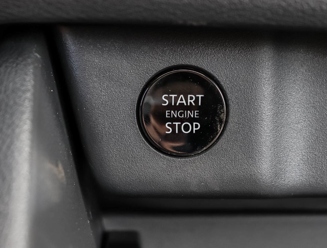 2025 Nissan Rogue SV Moonroof LEATHER/LOW RATES Photo