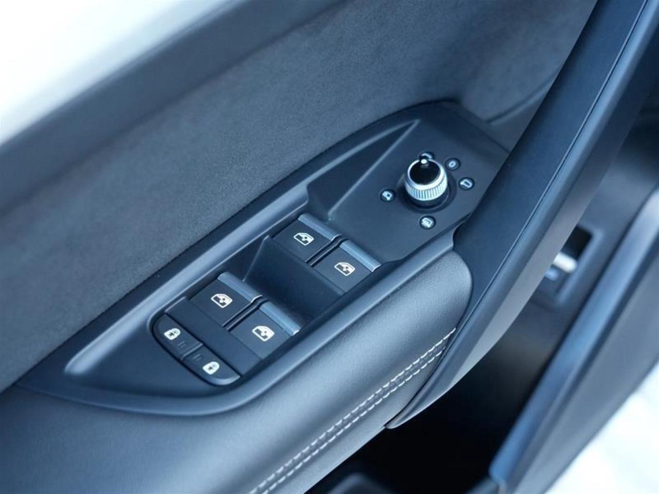 2022 Audi SQ5 3.0T Progressiv quattro 8sp Tiptronic Photo