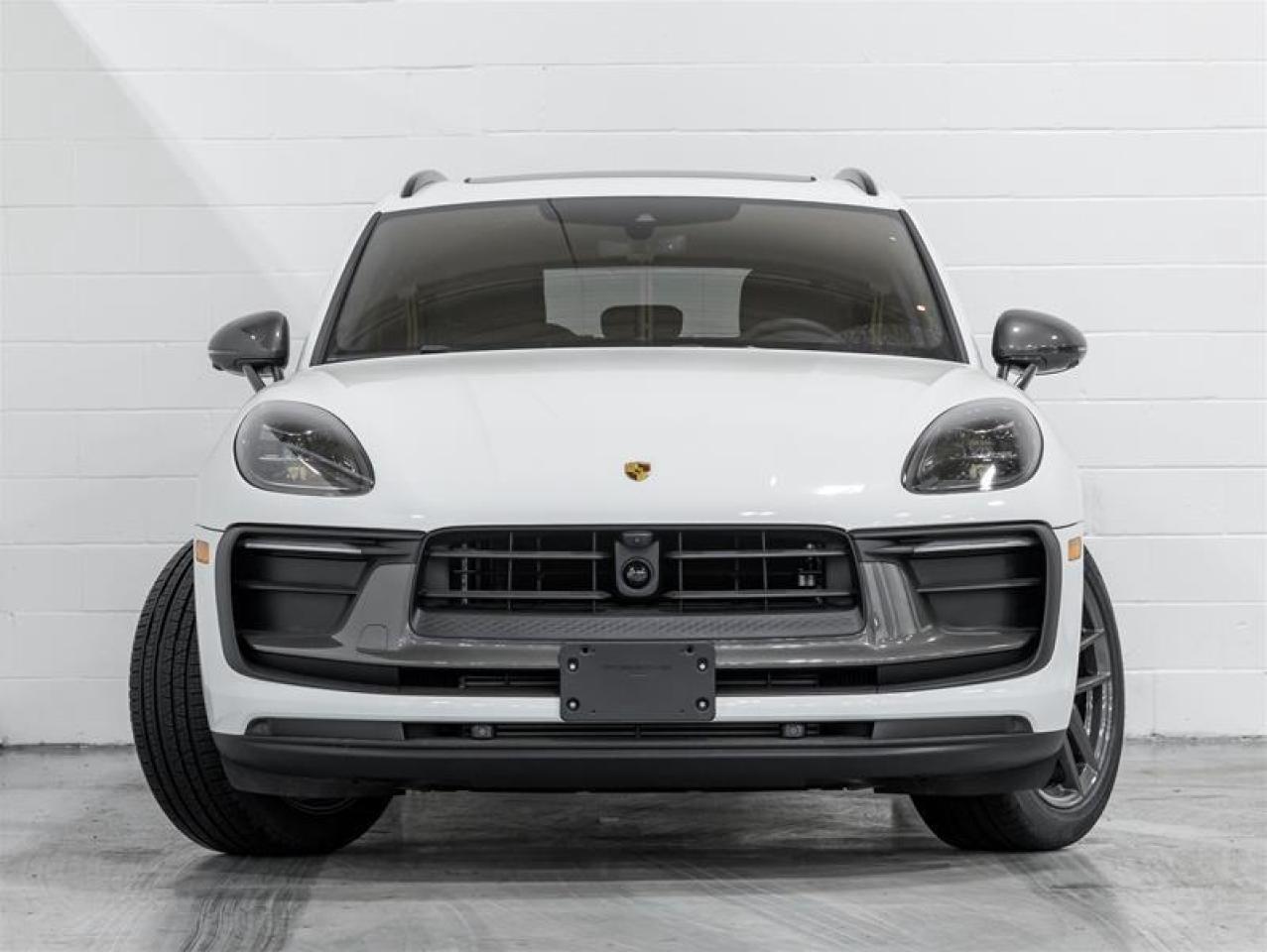 2025 Porsche Macan  Photo3
