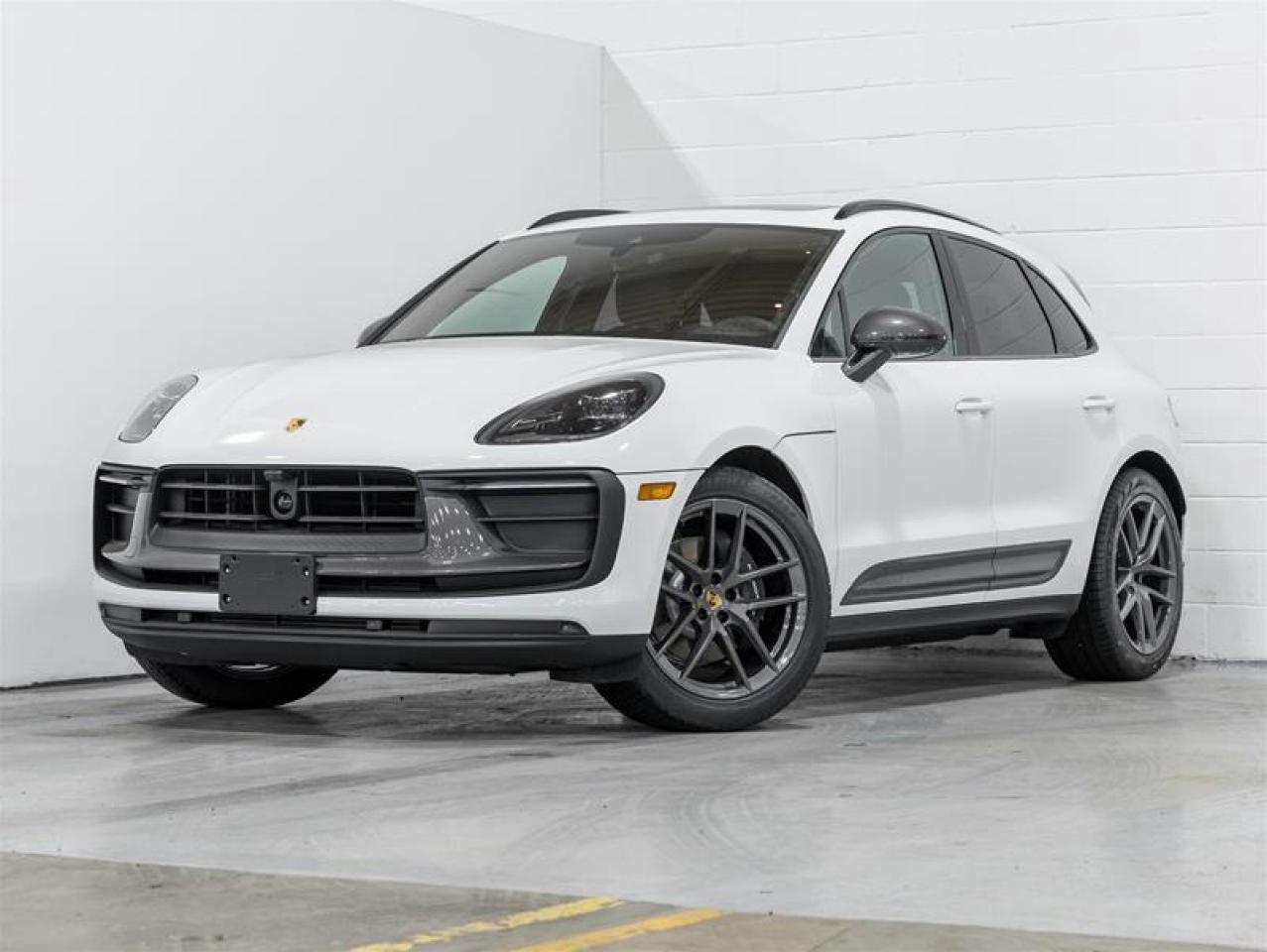 2025 Porsche Macan  Photo0