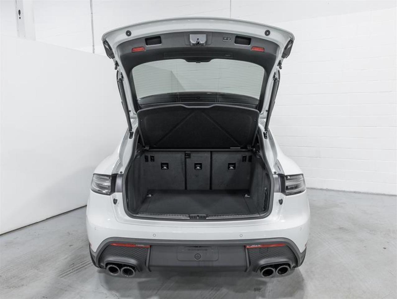 2025 Porsche Macan  Photo