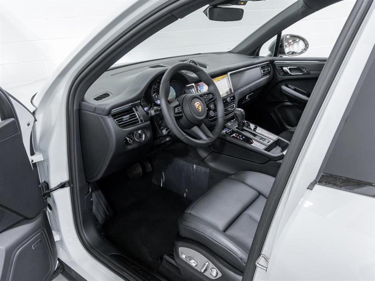 2025 Porsche Macan  Photo