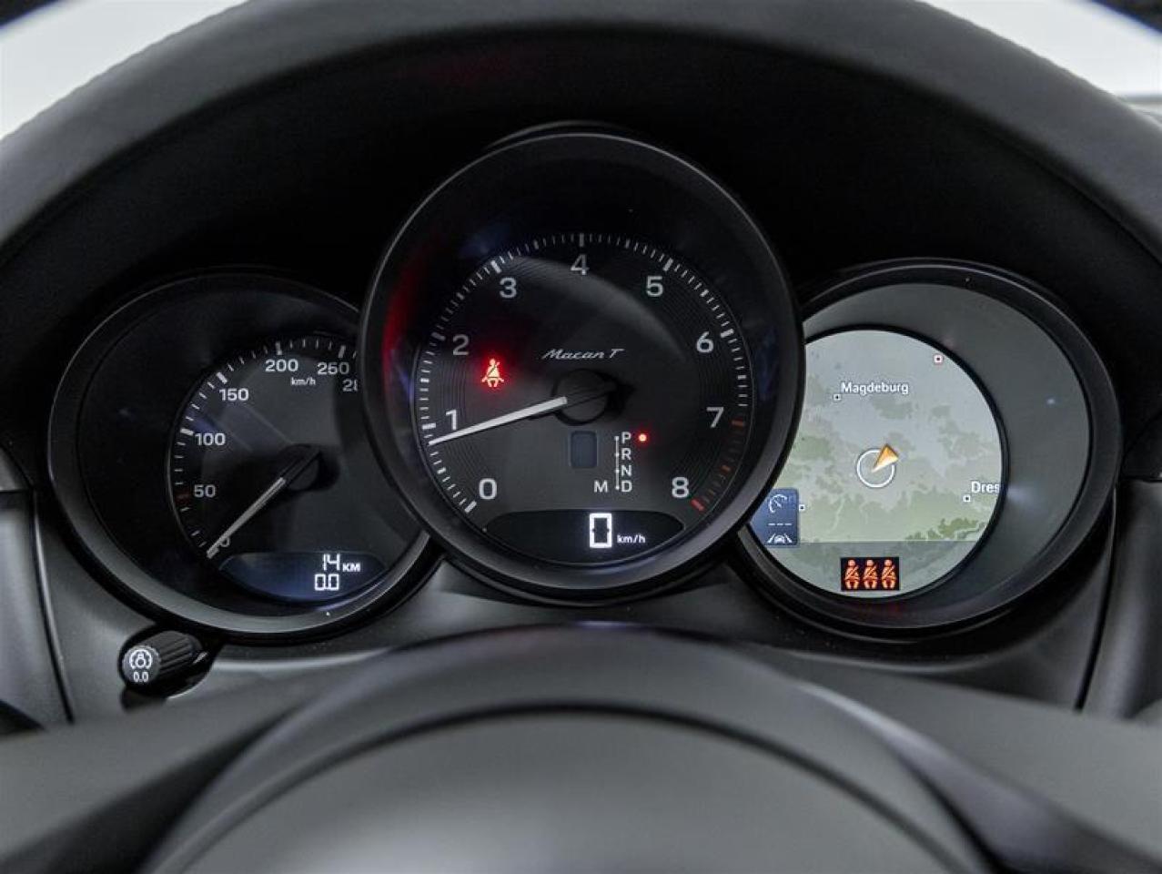 2025 Porsche Macan  Photo