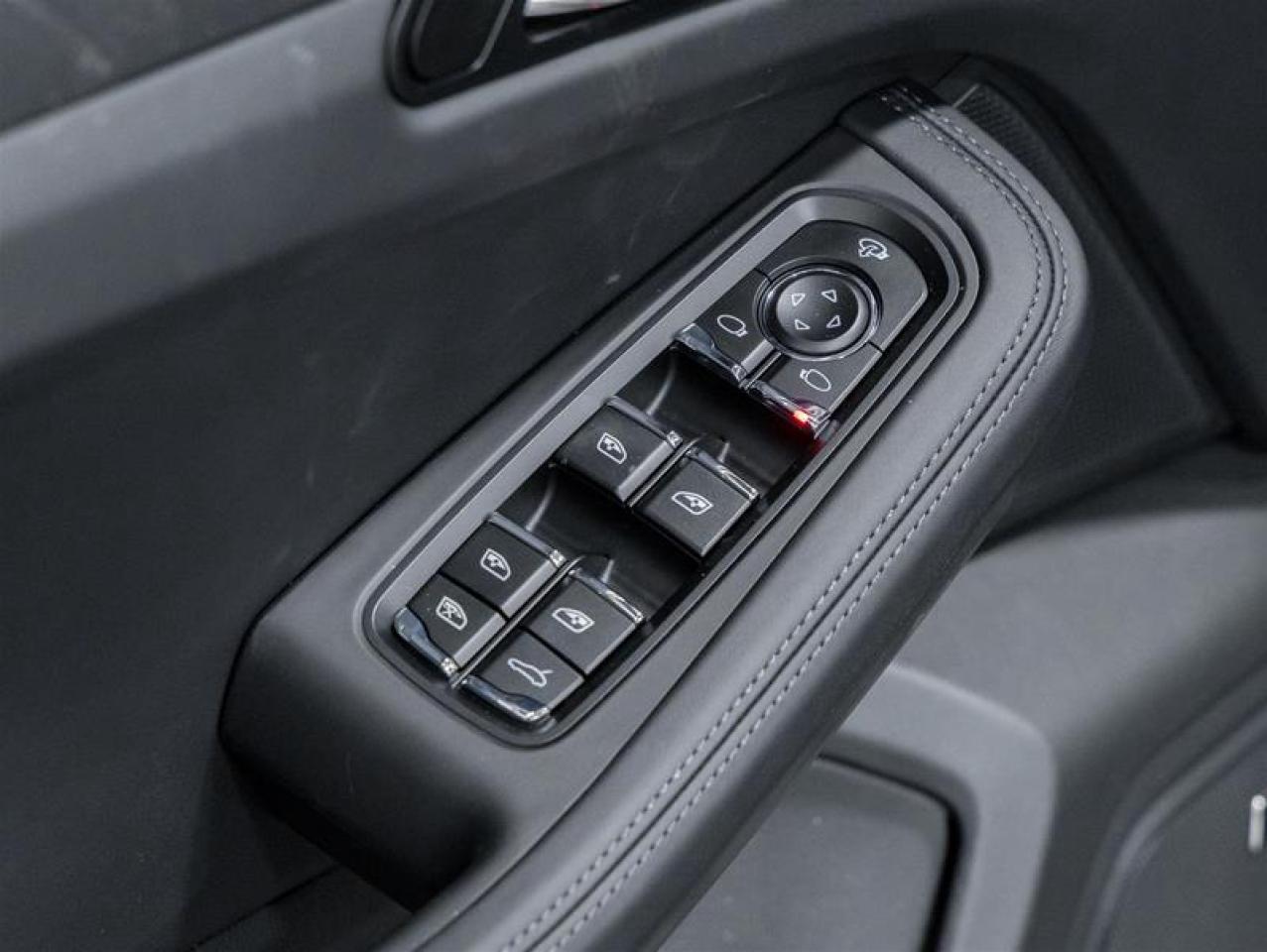 2025 Porsche Macan  Photo