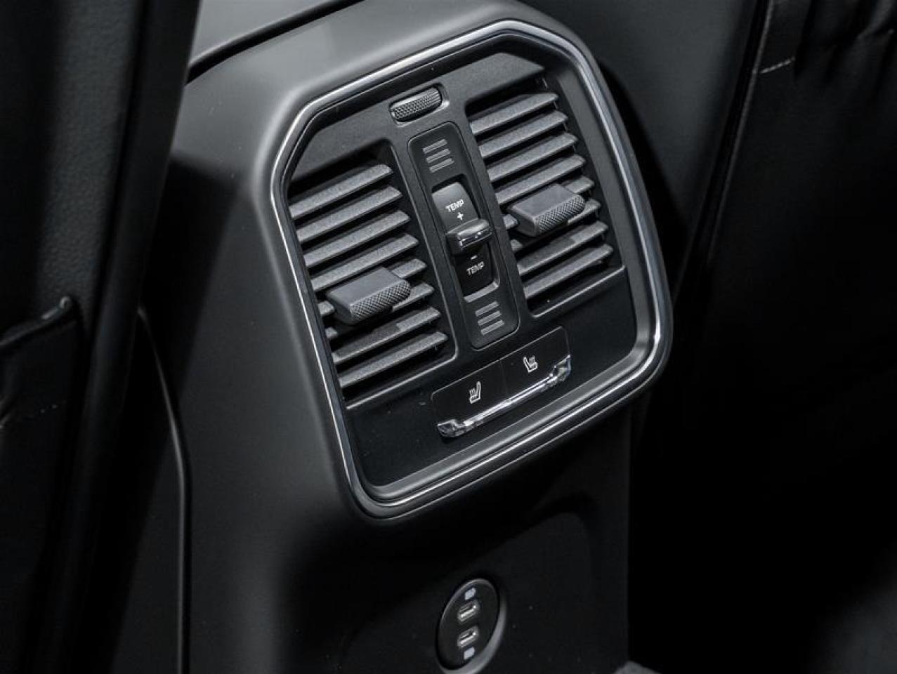 2025 Porsche Macan  Photo