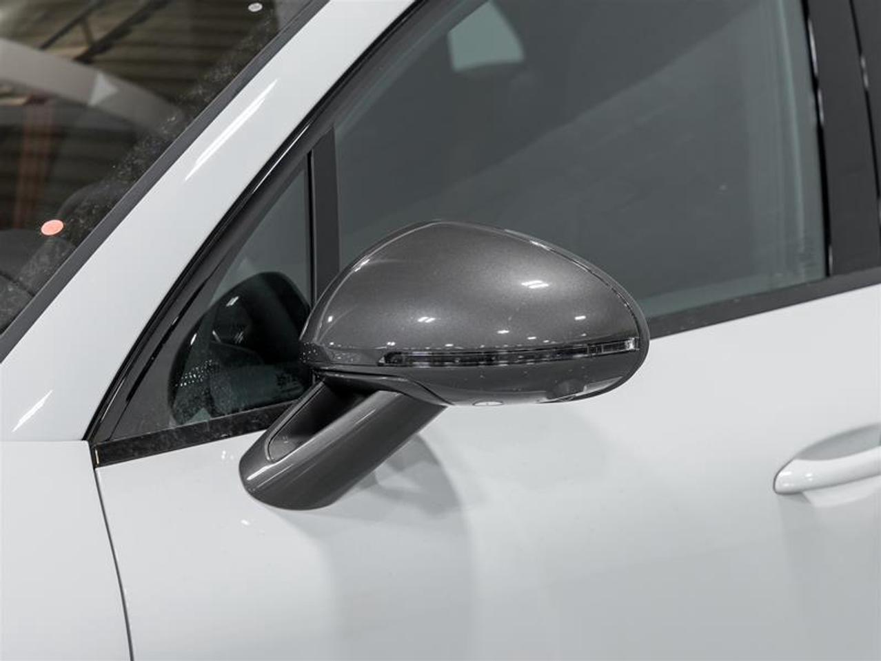 2025 Porsche Macan  Photo