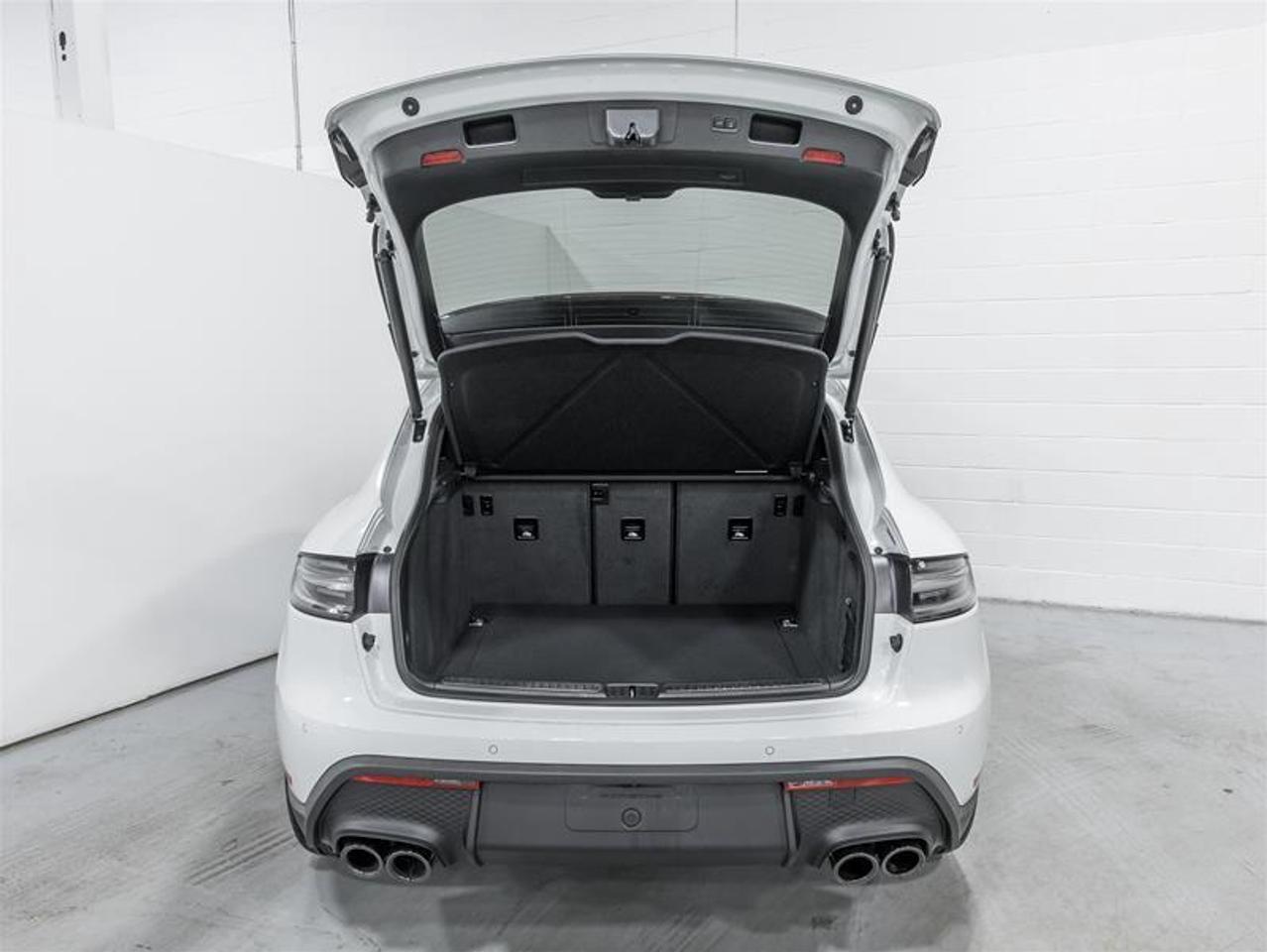 2025 Porsche Macan  Photo