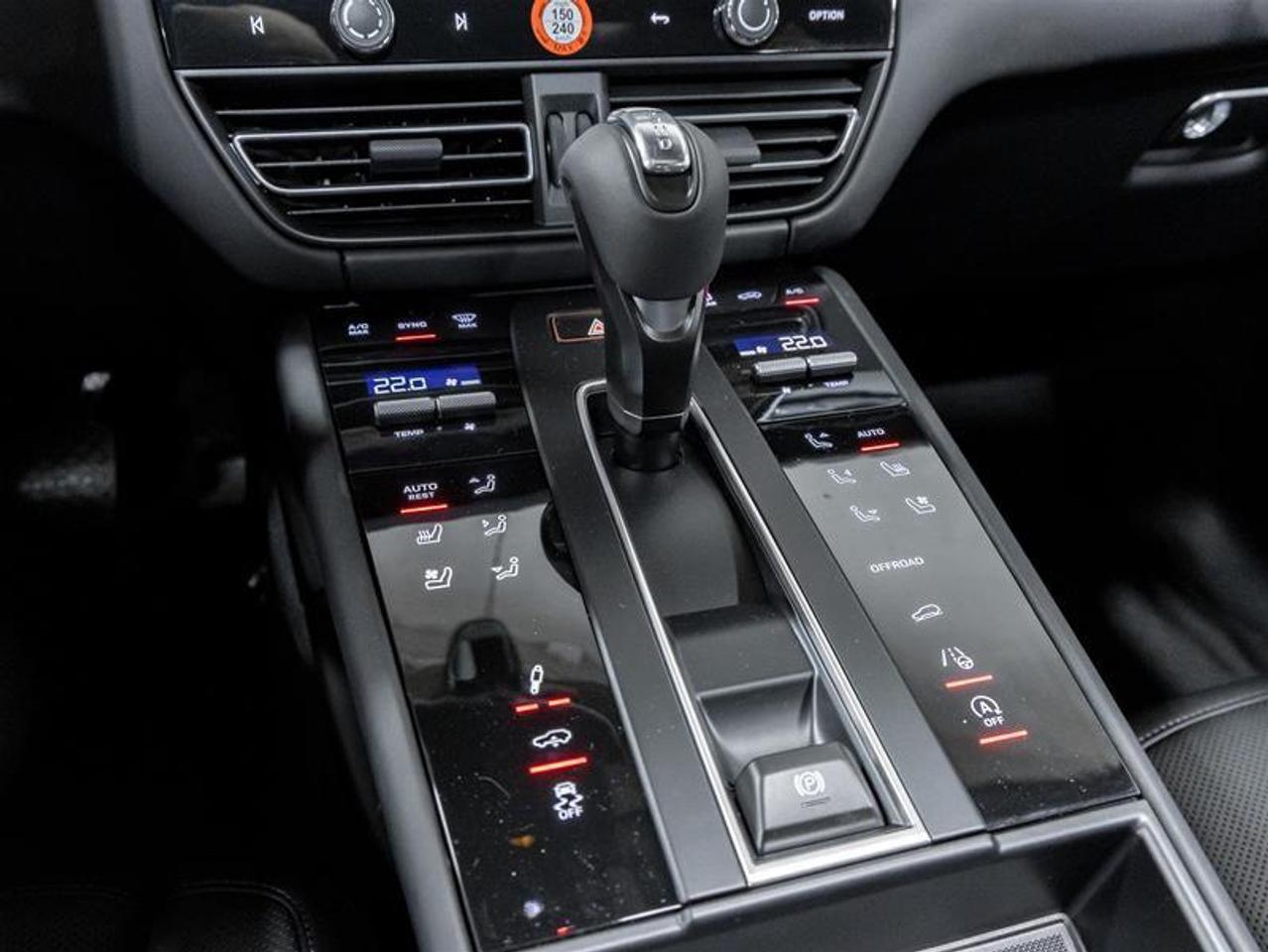 2025 Porsche Macan  Photo