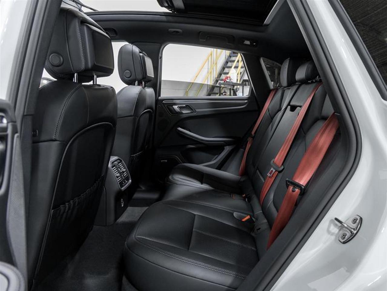 2025 Porsche Macan  Photo