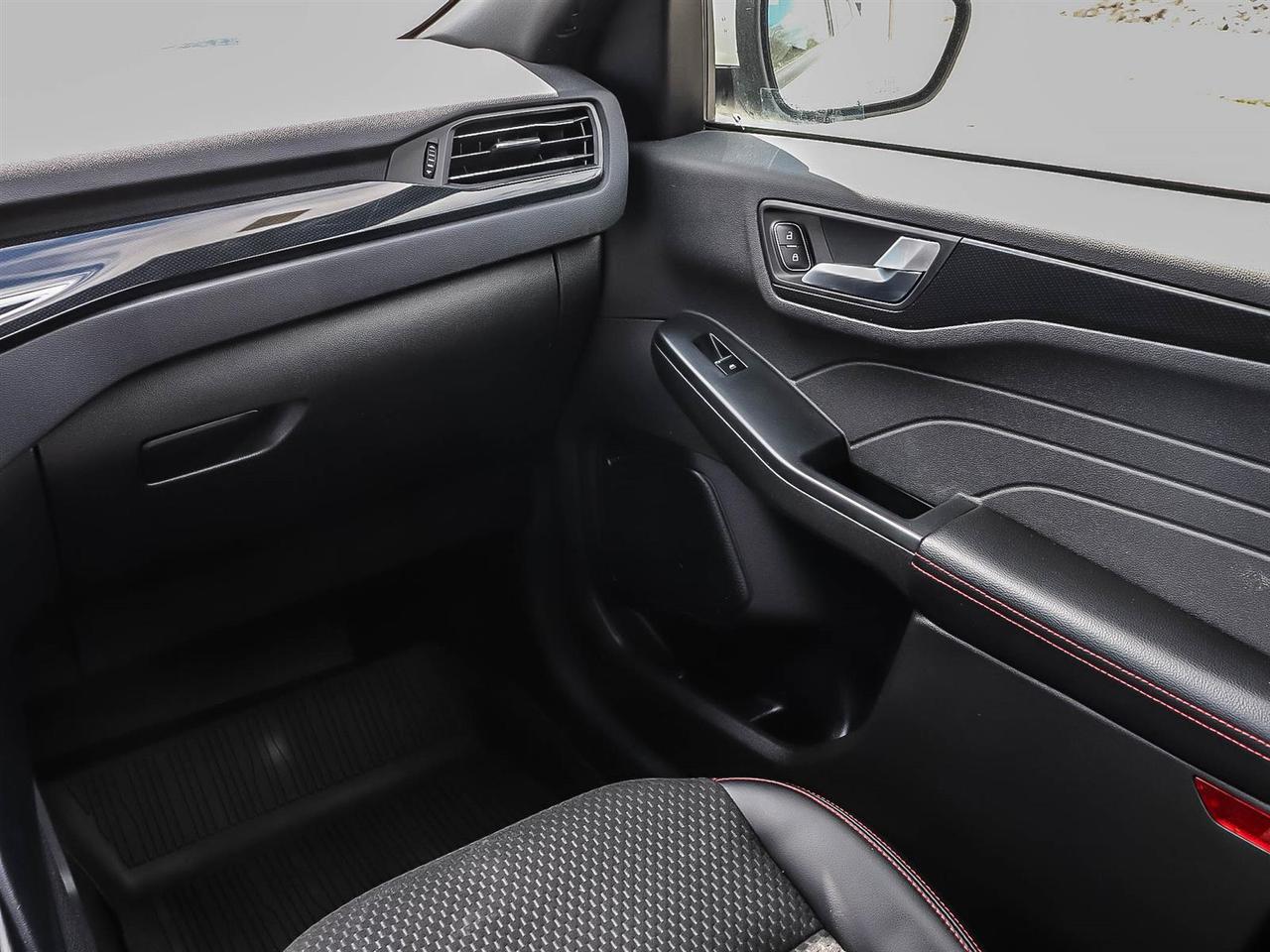 2023 Ford Escape ST-Line Select Photo