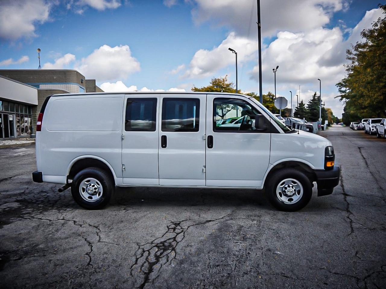 2023 Chevrolet Express  Photo