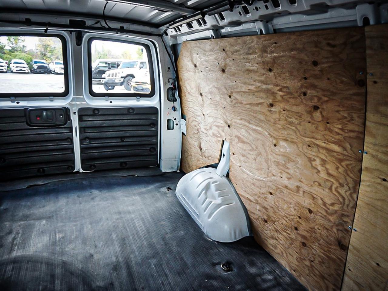 2023 Chevrolet Express  Photo