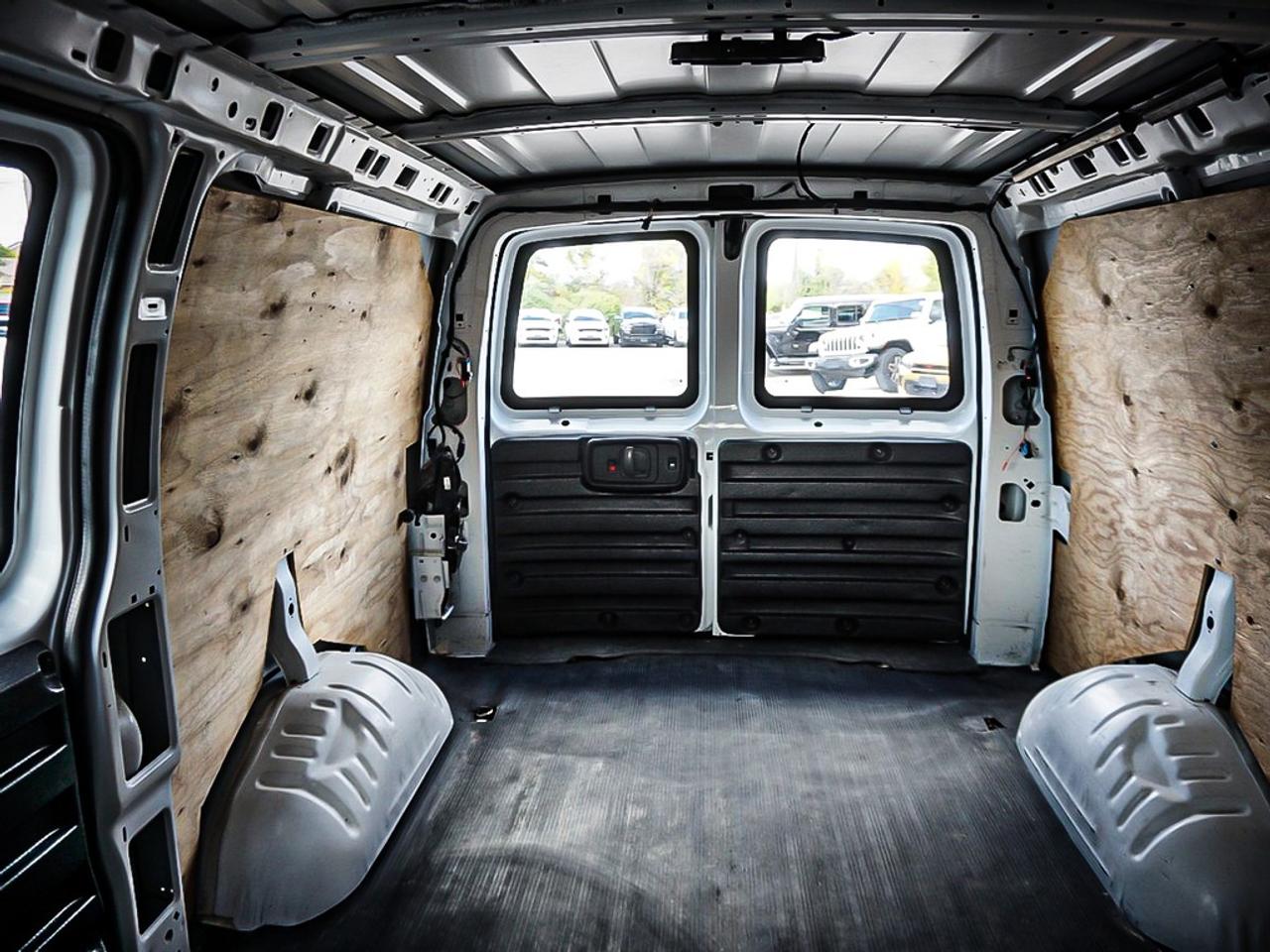 2023 Chevrolet Express  Photo