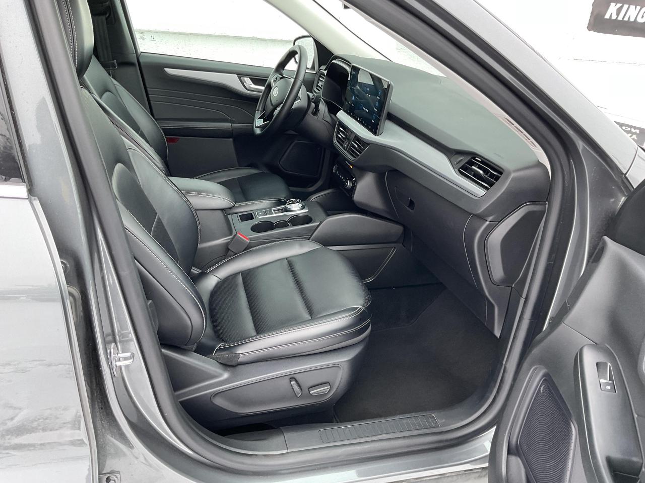 2024 Ford Escape Platinum 4dr All-Wheel Drive Photo