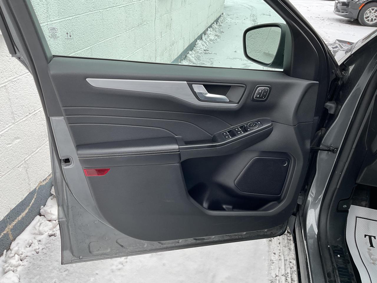 2024 Ford Escape Platinum 4dr All-Wheel Drive Photo