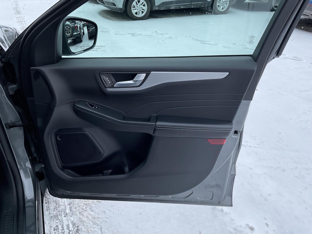 2024 Ford Escape Platinum 4dr All-Wheel Drive Photo