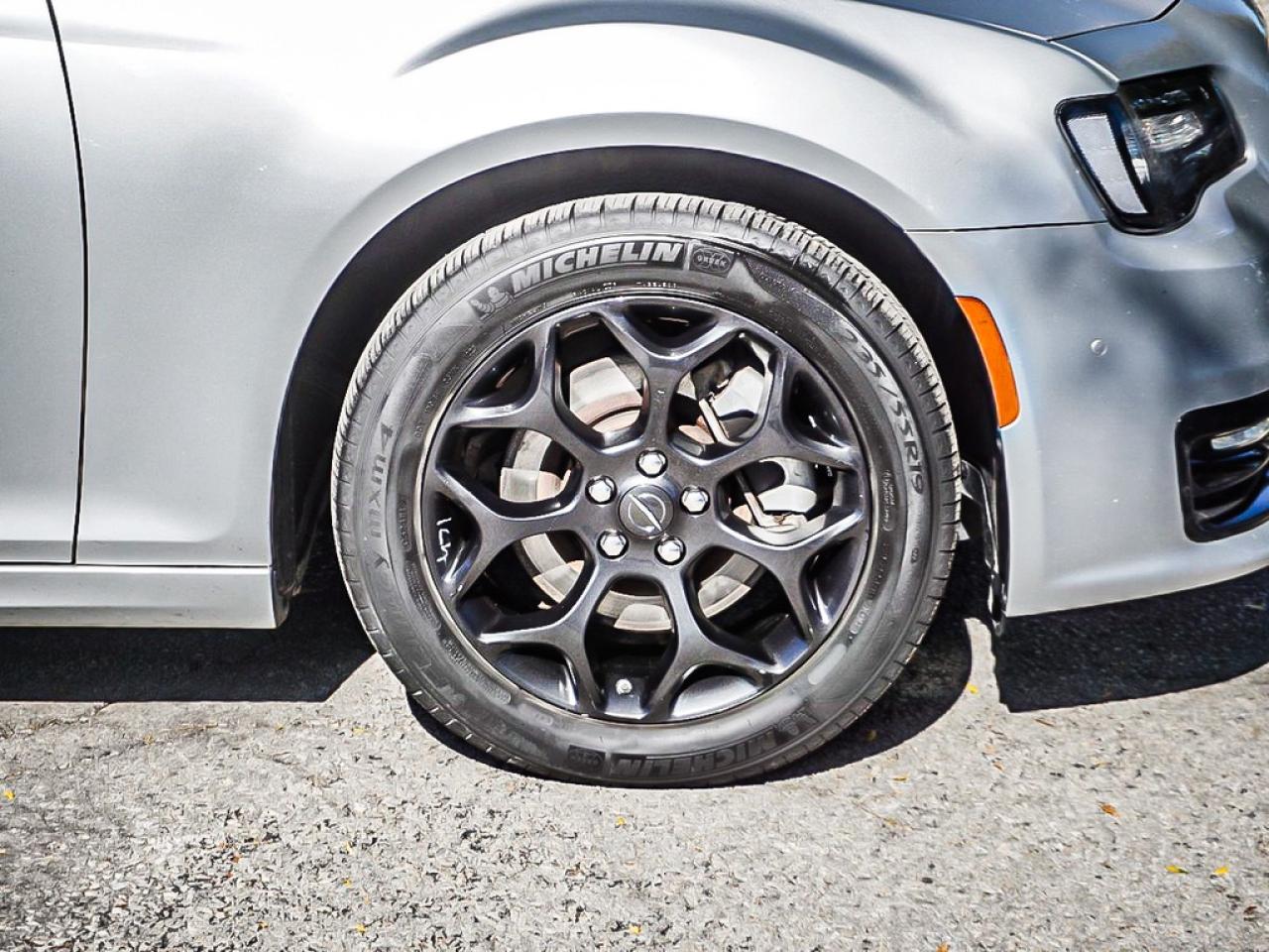 2023 Chrysler 300  Photo