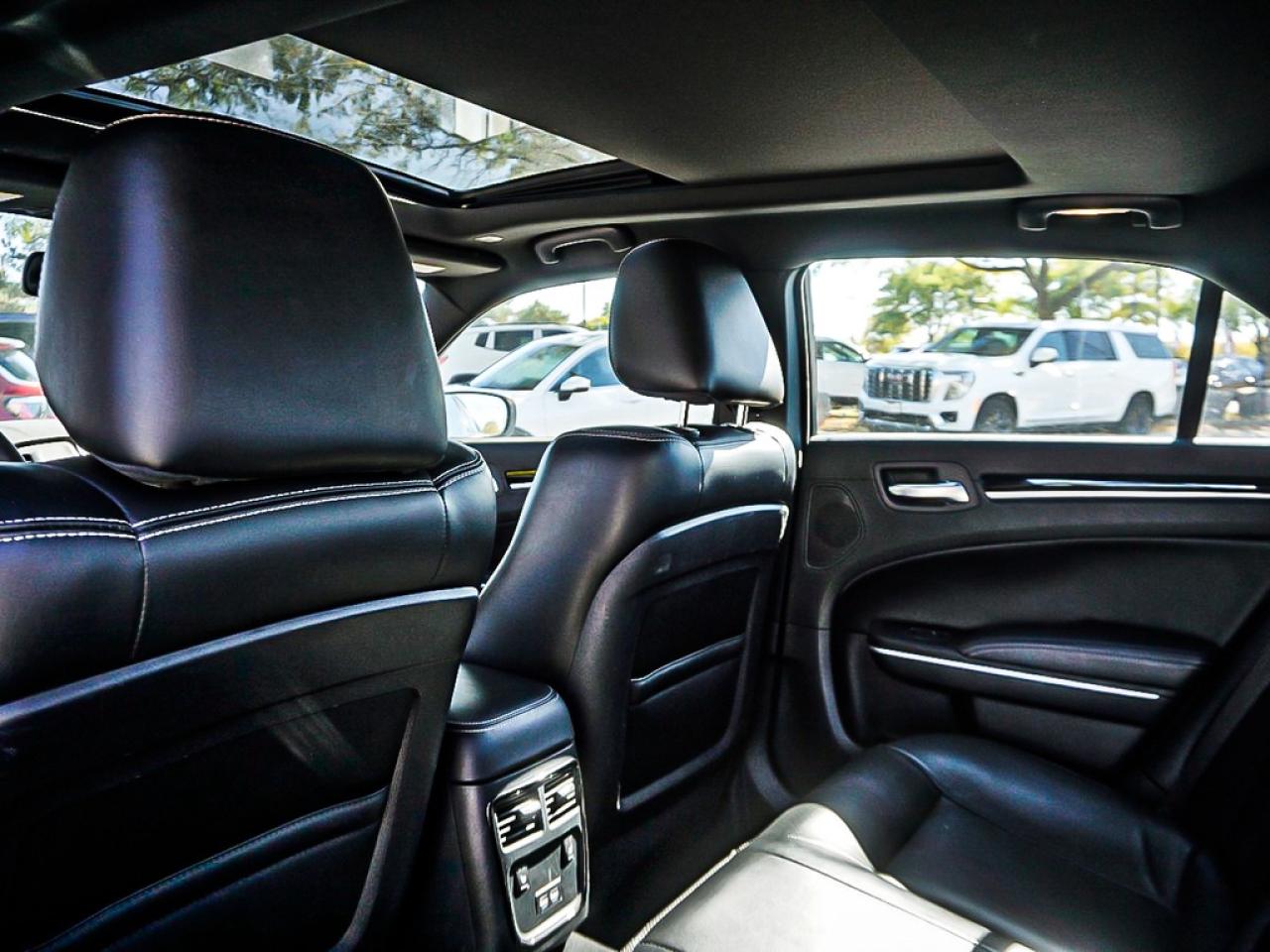 2023 Chrysler 300  Photo