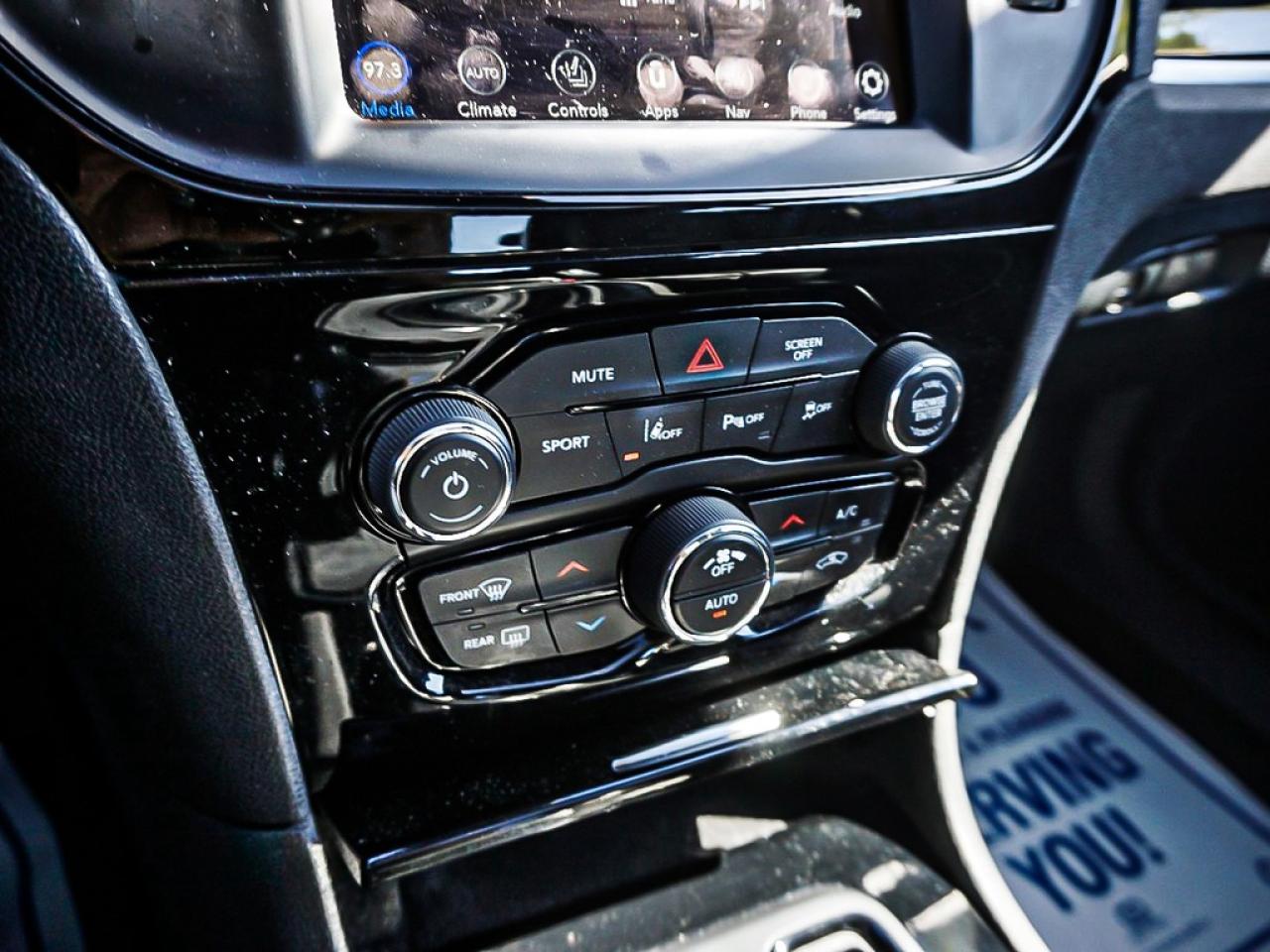 2023 Chrysler 300  Photo