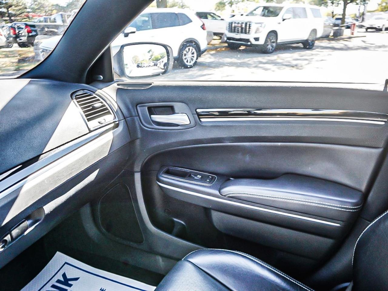 2023 Chrysler 300  Photo