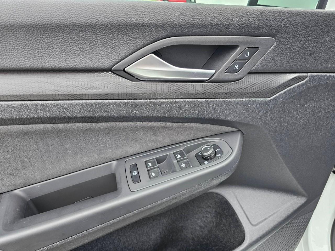 2024 Volkswagen Golf GTI Autobahn 4dr Hatchback Photo