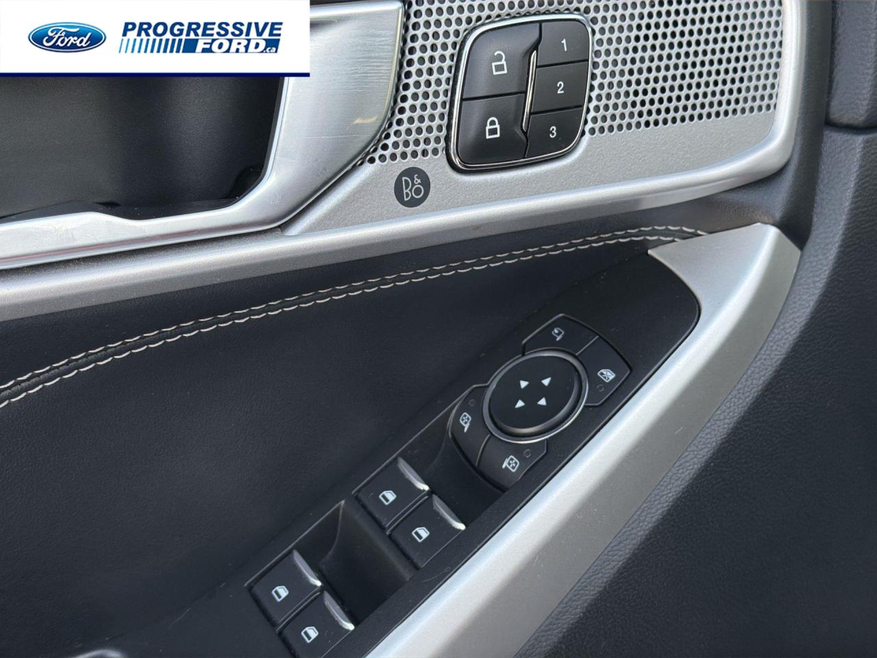 2022 Ford Explorer Limited 4dr 4x4 Photo