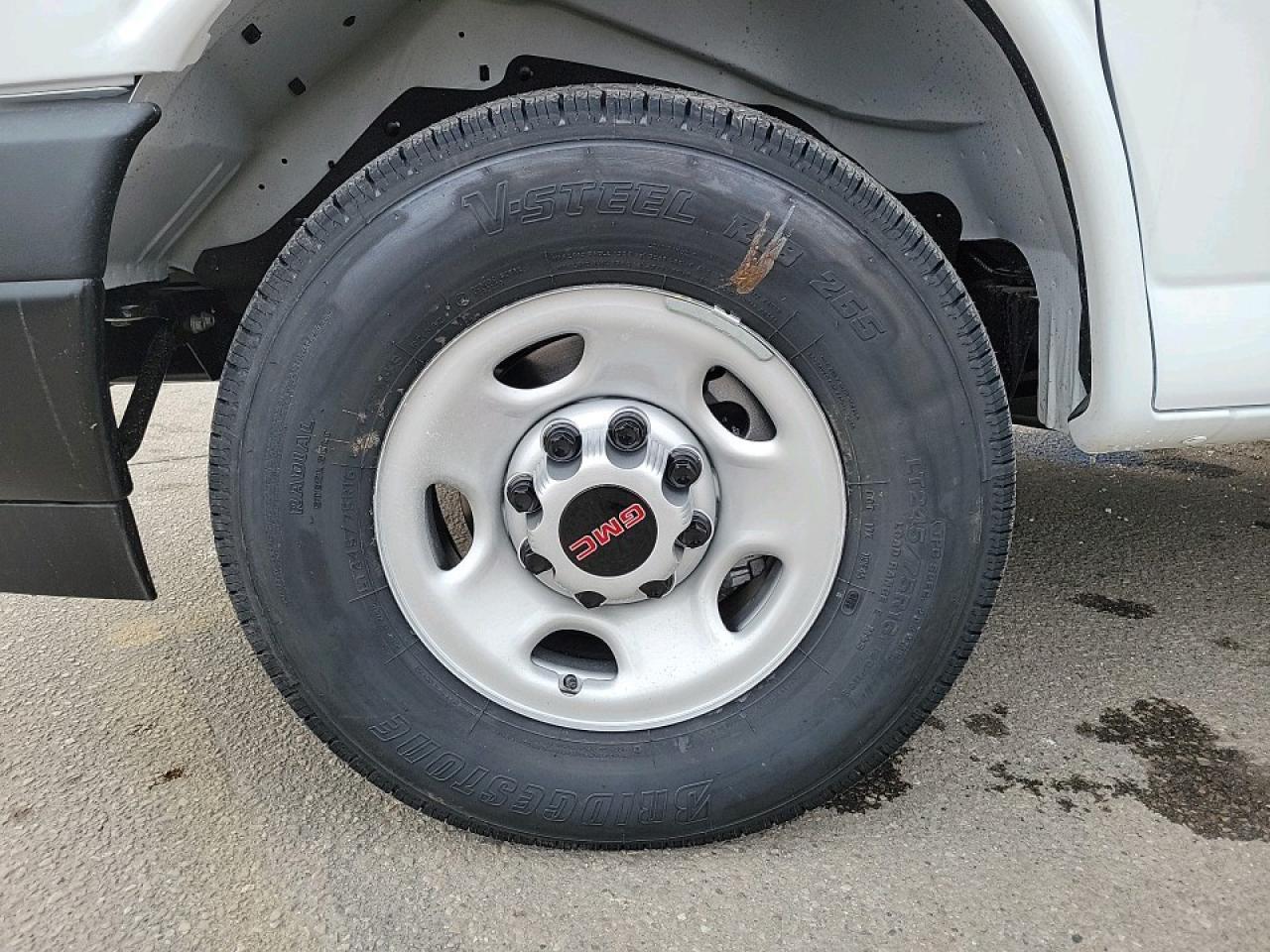 2025 GMC Savana 3500 Work Van Rear-Wheel Drive Extended Cargo Van Photo