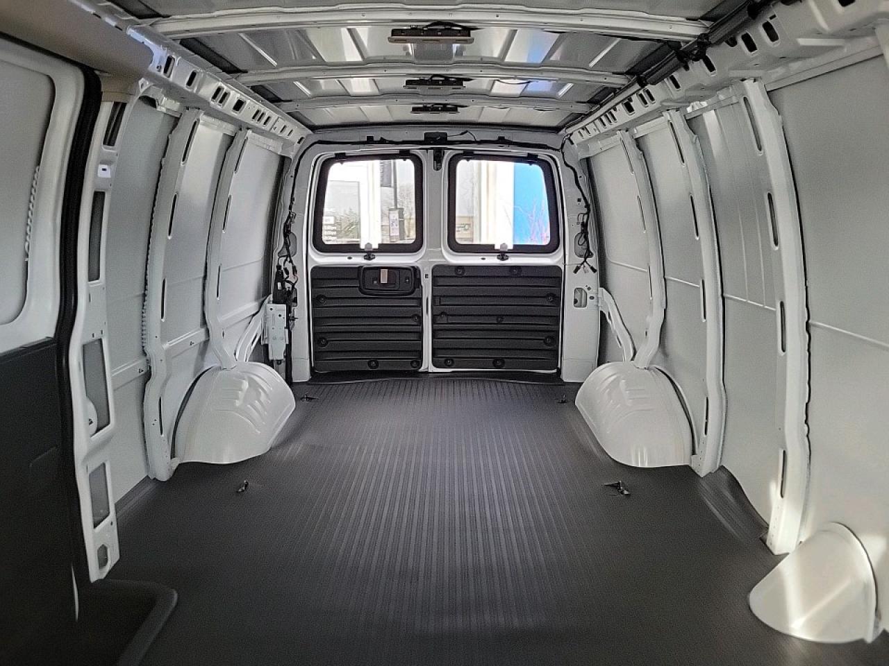 2025 GMC Savana 3500 Work Van Rear-Wheel Drive Extended Cargo Van Photo