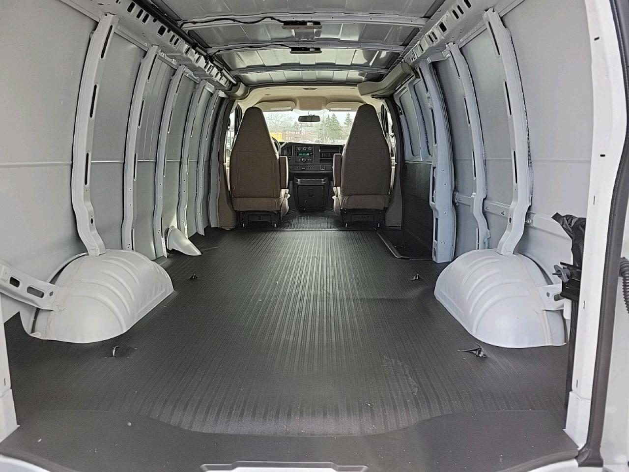 2025 GMC Savana 3500 Work Van Rear-Wheel Drive Extended Cargo Van Photo