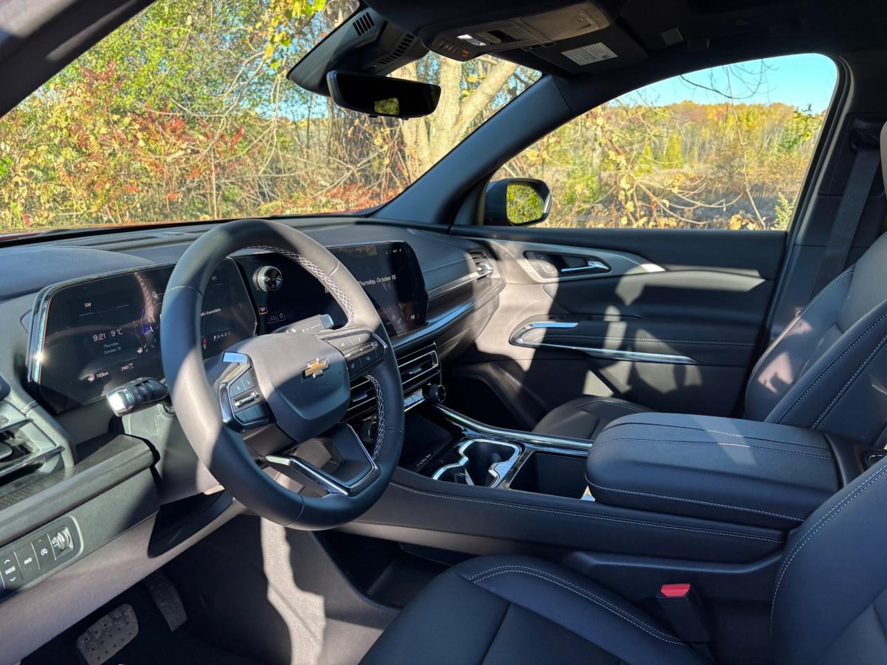 2026 Chevrolet Traverse AWD 4dr LT Photo3