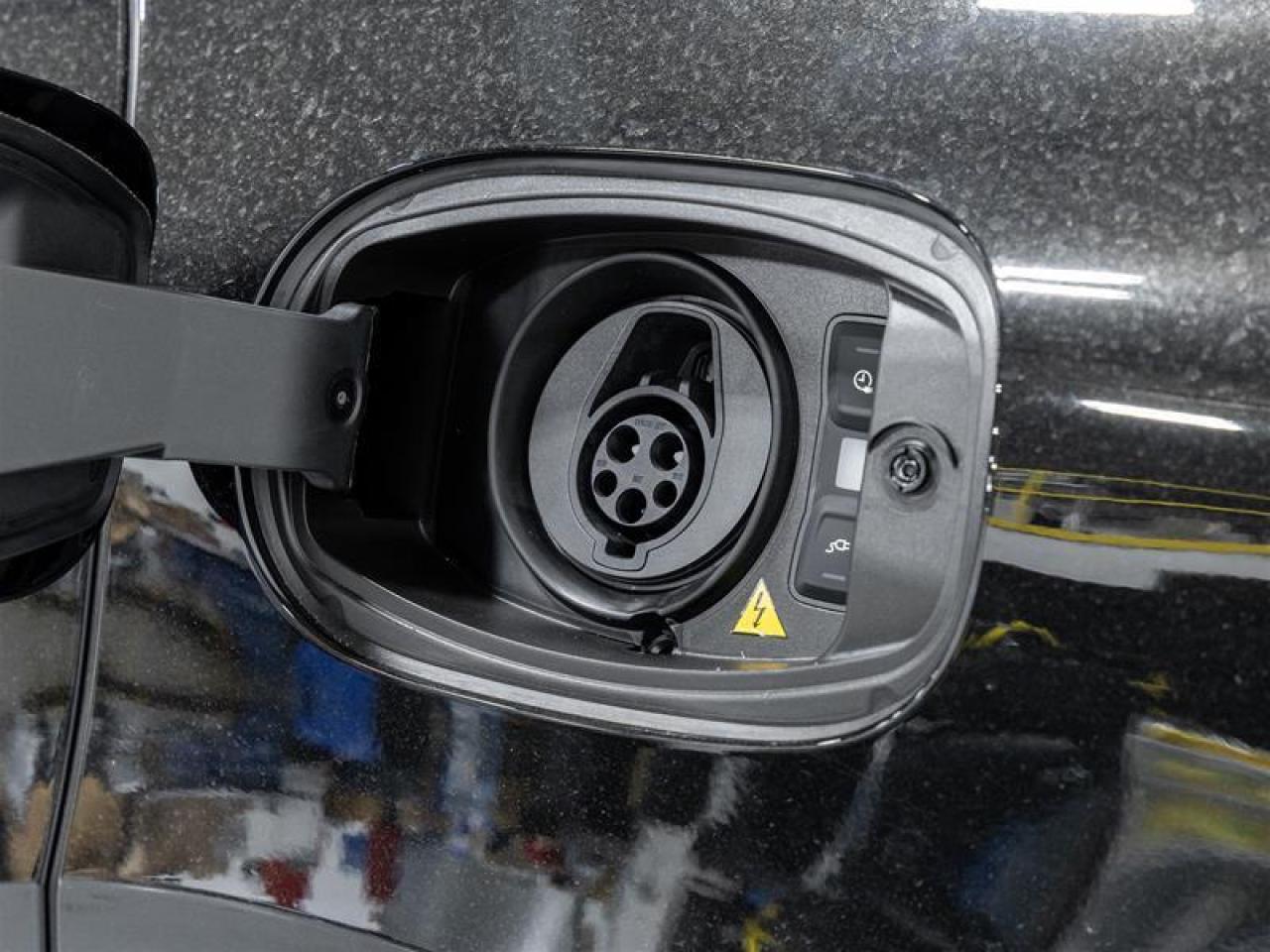 2025 Porsche Cayenne  Photo