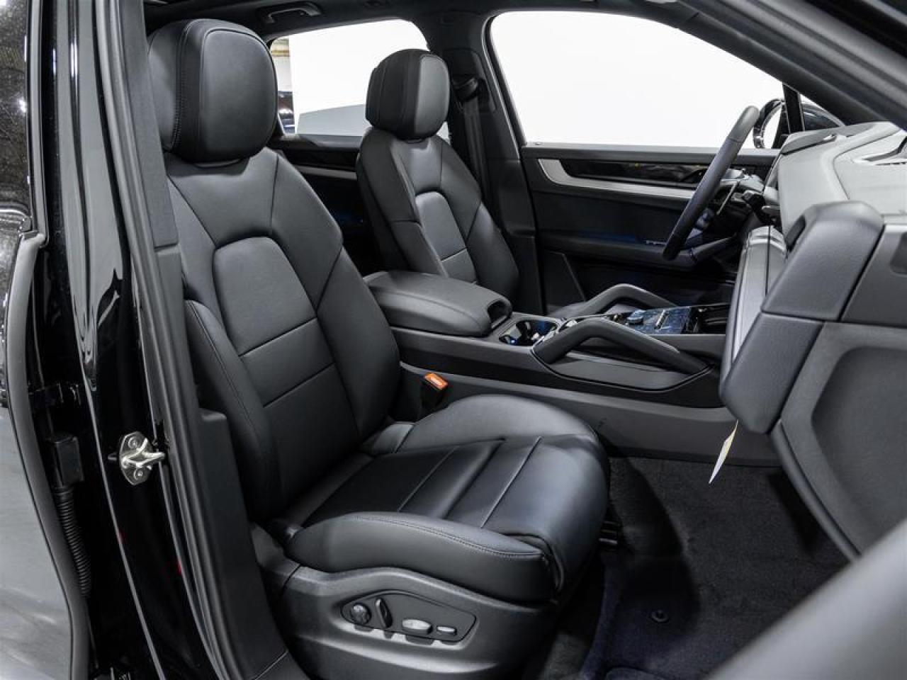 2025 Porsche Cayenne  Photo