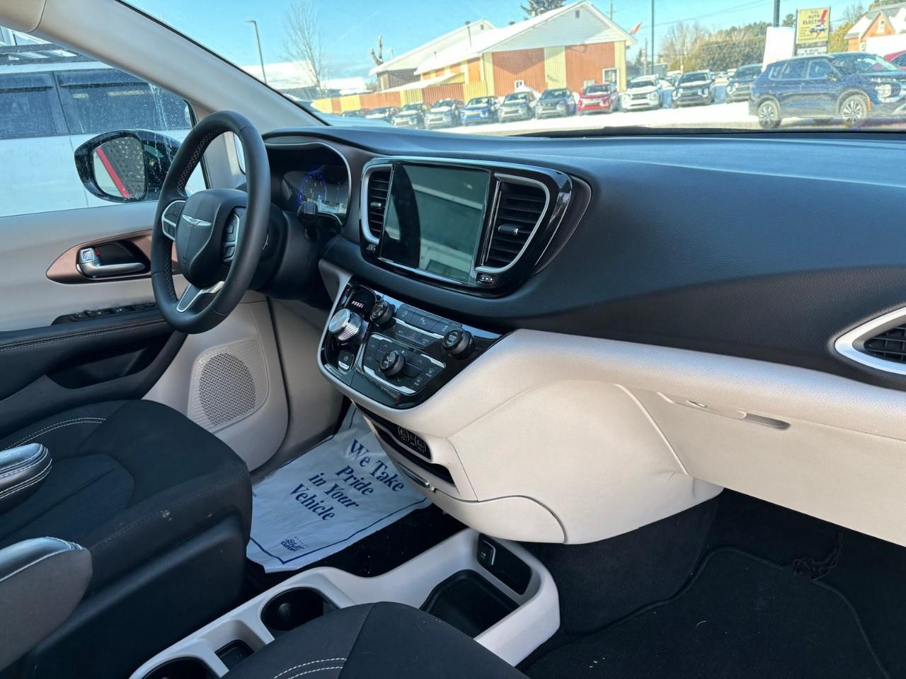 2024 Chrysler Grand Caravan SXT Front-Wheel Drive Passenger Van Photo