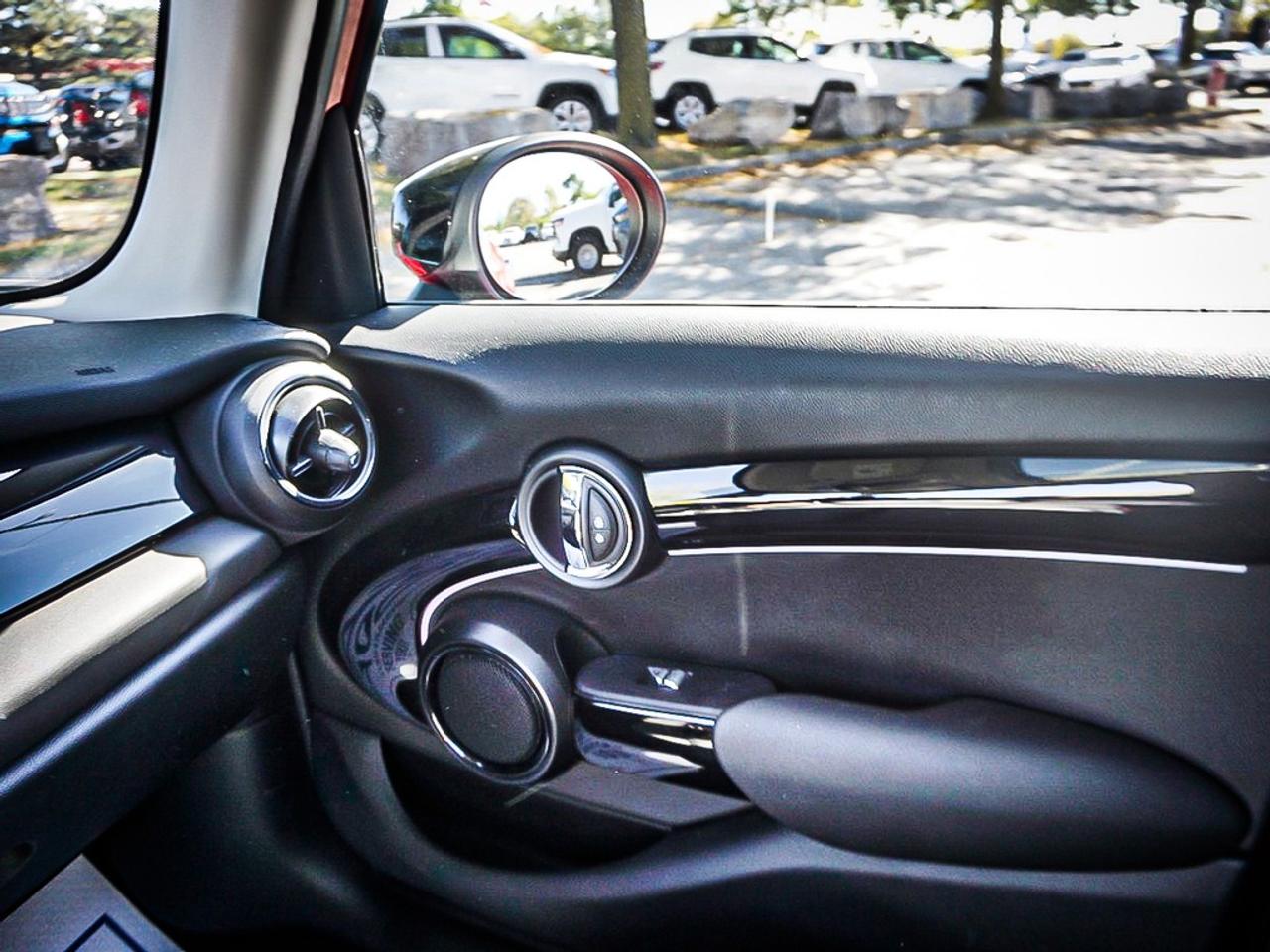 2024 MINI 5 Door  Photo