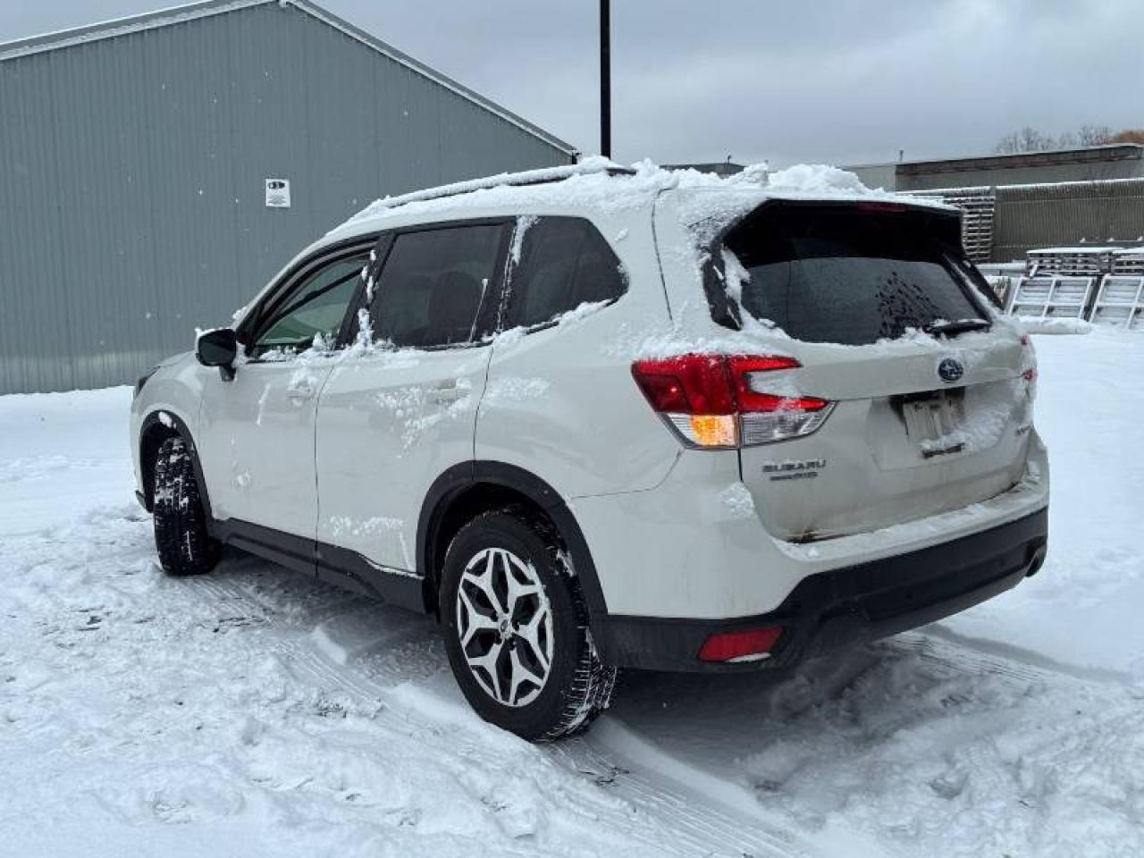 2023 Subaru Forester Touring l Moonroof l AWD l X-Mode l RCam l ACC Photo4