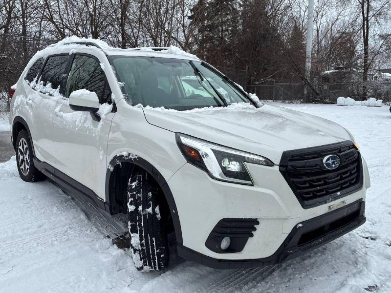 2023 Subaru Forester Touring l Moonroof l AWD l X-Mode l RCam l ACC Photo2