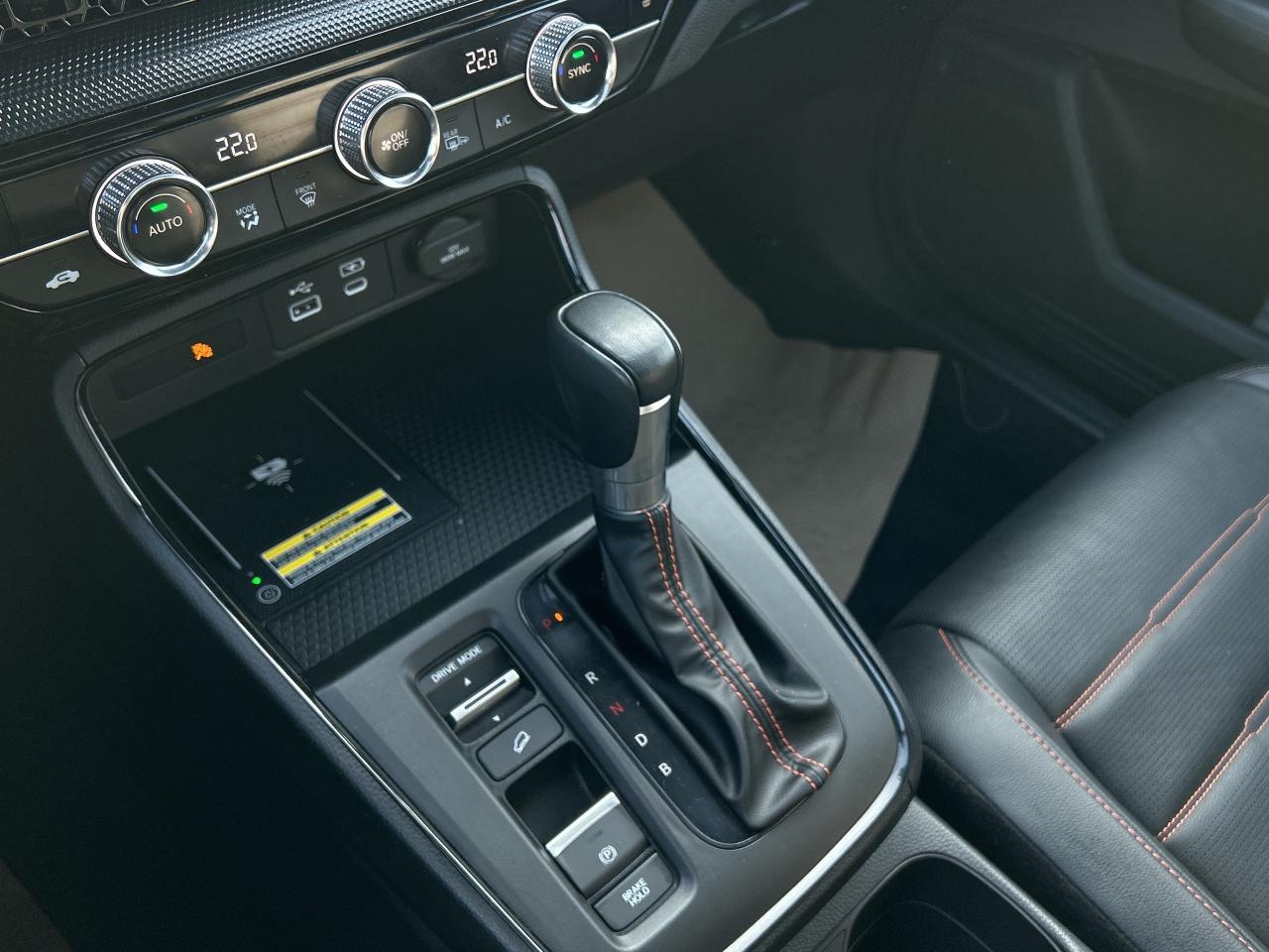 2024 Honda CR-V Hybrid Touring Leather  Navigation  Sunroof  CarPlay Photo