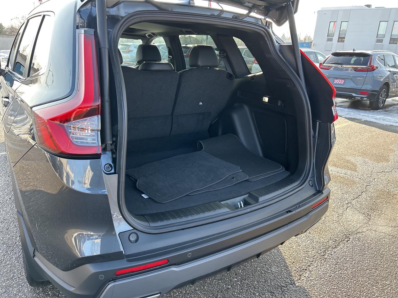 2024 Honda CR-V Hybrid Touring Leather  Navigation  Sunroof  CarPlay Photo