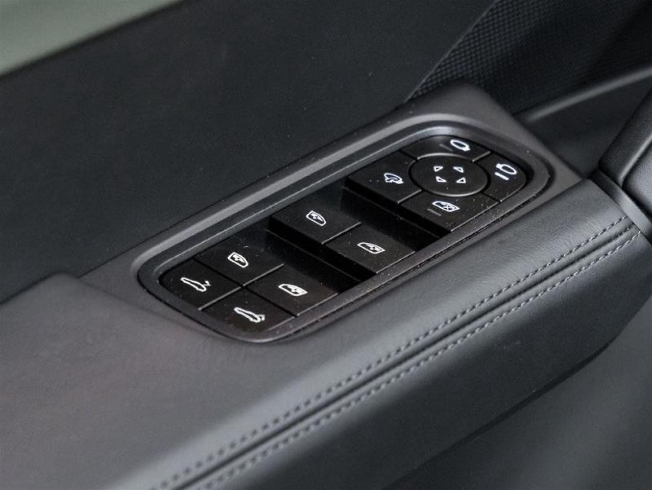 2025 Porsche Cayenne  Photo