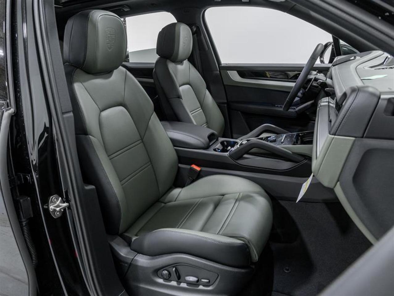 2025 Porsche Cayenne  Photo