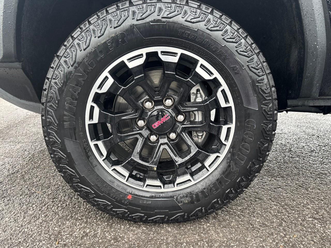 2026 GMC Canyon Crew Cab Short Box 4-Wheel Drive AT4 Photo