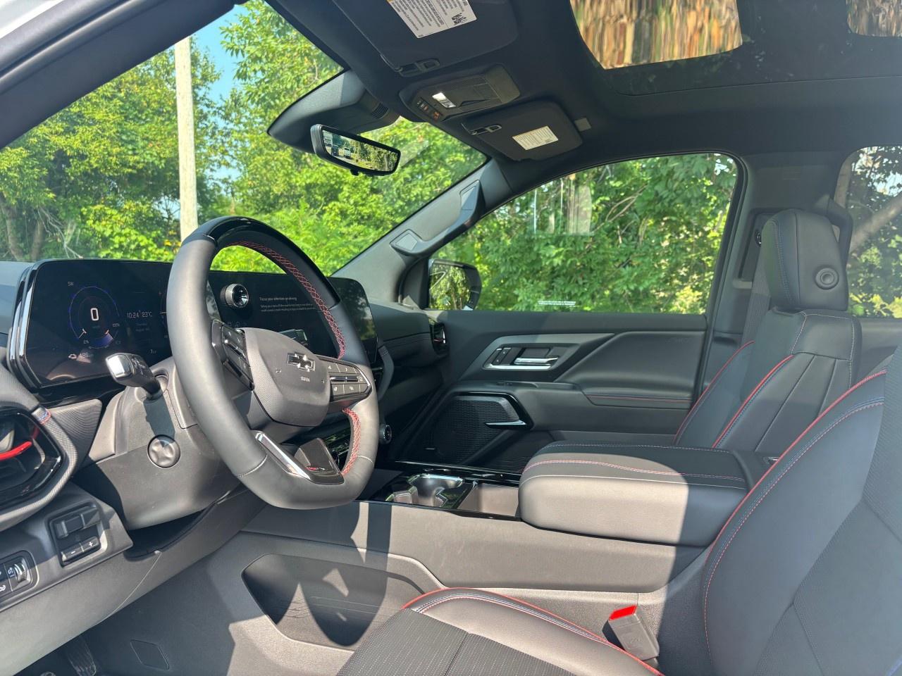 2025 Chevrolet Silverado EV e4WD Crew Cab Extended Range RST Photo3