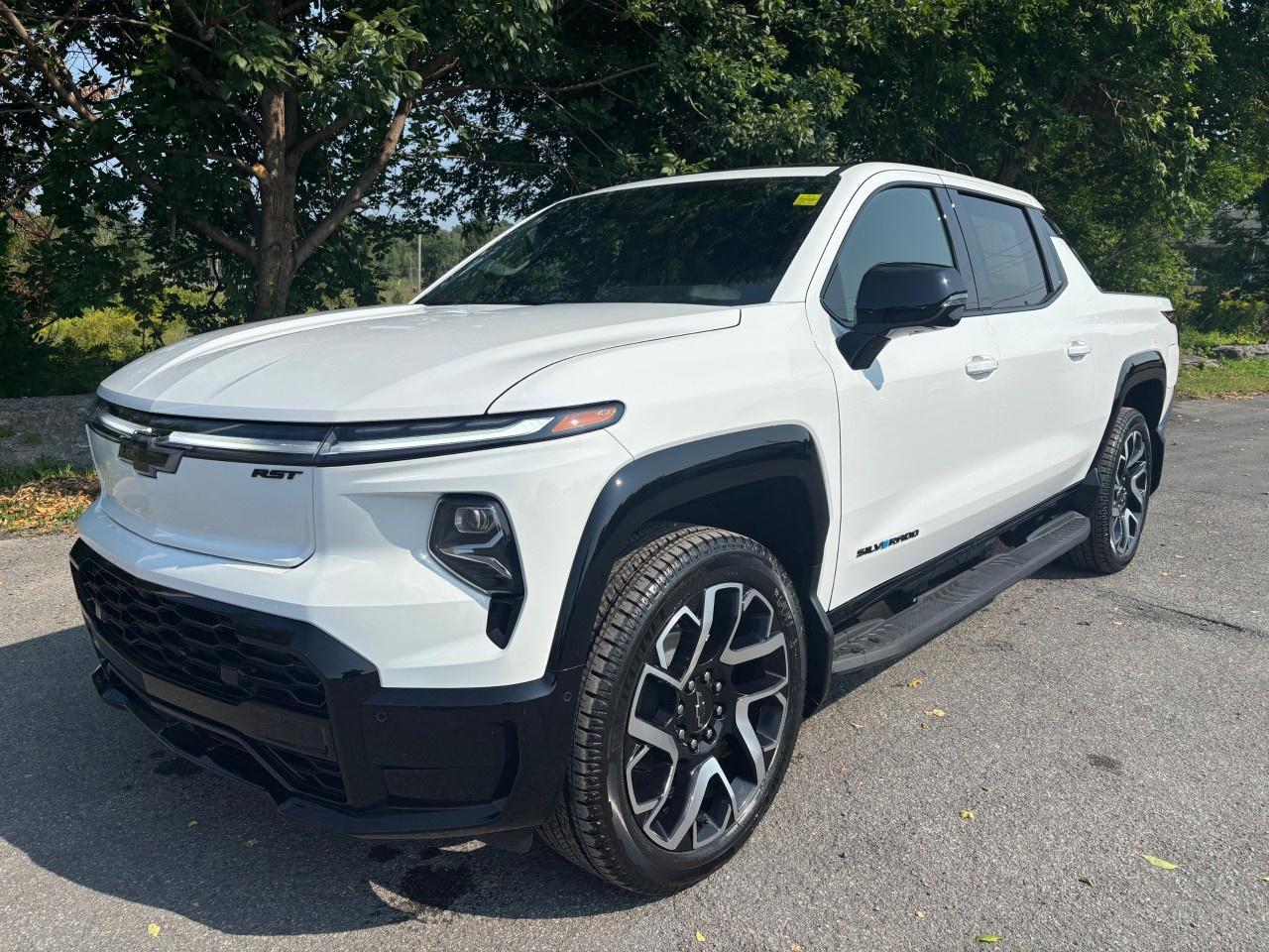 2025 Chevrolet Silverado EV e4WD Crew Cab Extended Range RST Photo0