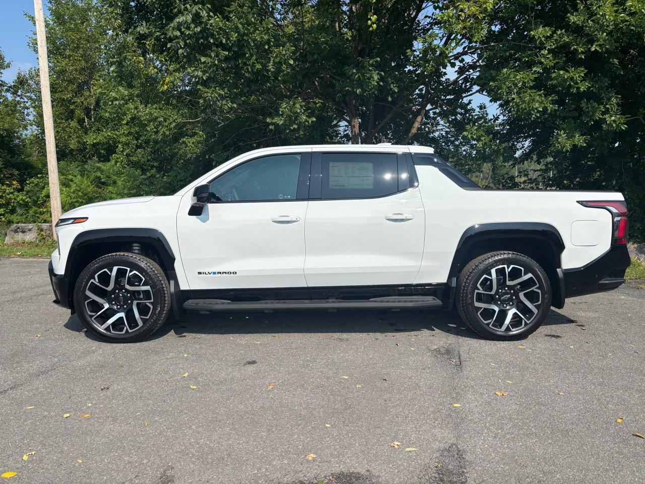 2025 Chevrolet Silverado EV e4WD Crew Cab Extended Range RST Photo