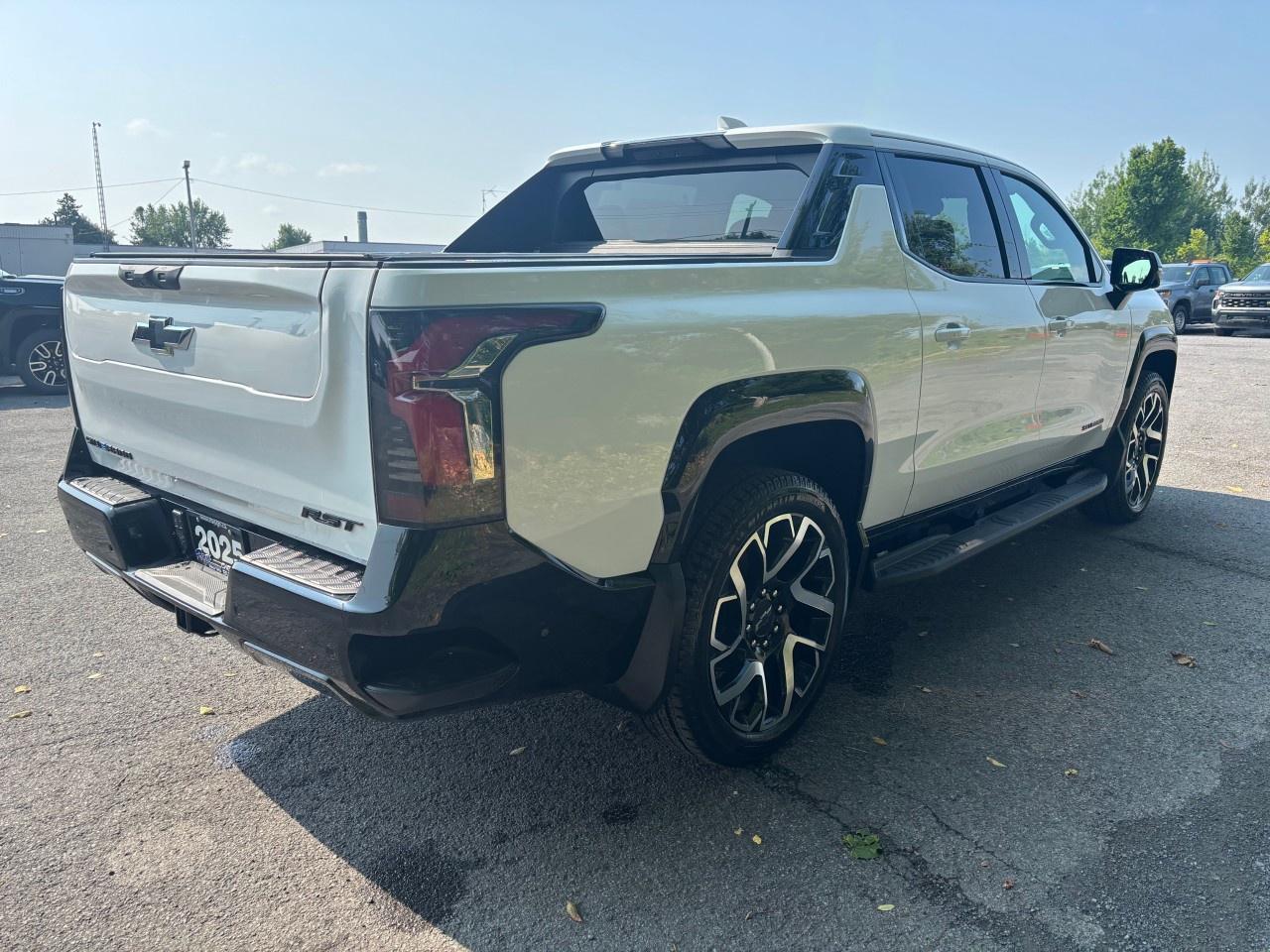 2025 Chevrolet Silverado EV e4WD Crew Cab Extended Range RST Photo