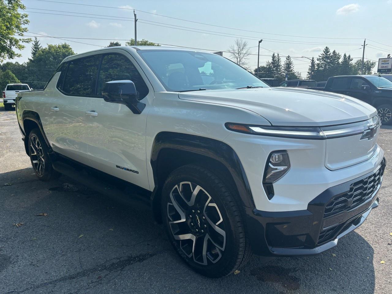 2025 Chevrolet Silverado EV e4WD Crew Cab Extended Range RST Photo