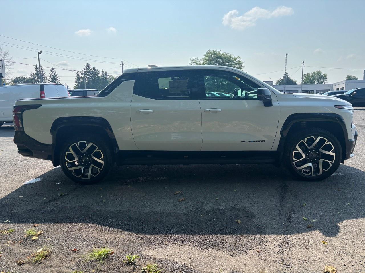 2025 Chevrolet Silverado EV e4WD Crew Cab Extended Range RST Photo