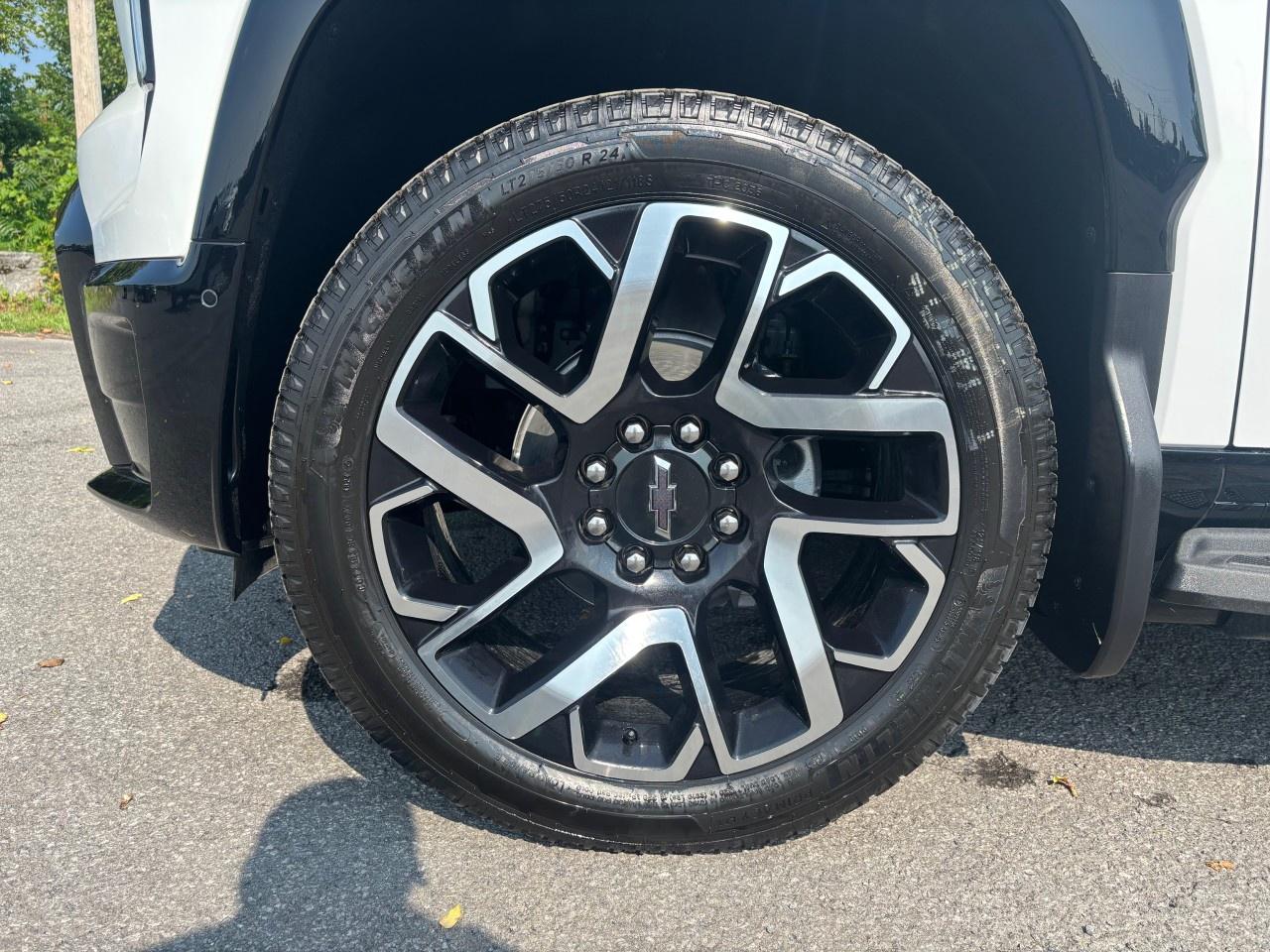 2025 Chevrolet Silverado EV e4WD Crew Cab Extended Range RST Photo