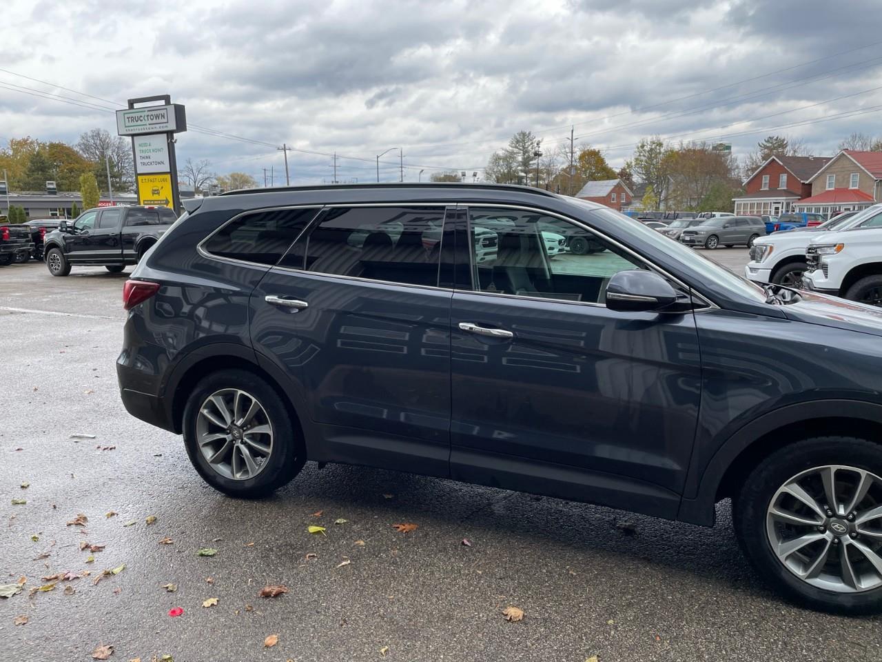 2019 Hyundai Santa Fe XL Preferred (A6) 4dr All-Wheel Drive Photo4
