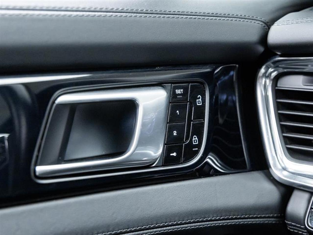 2020 Porsche Panamera  Photo